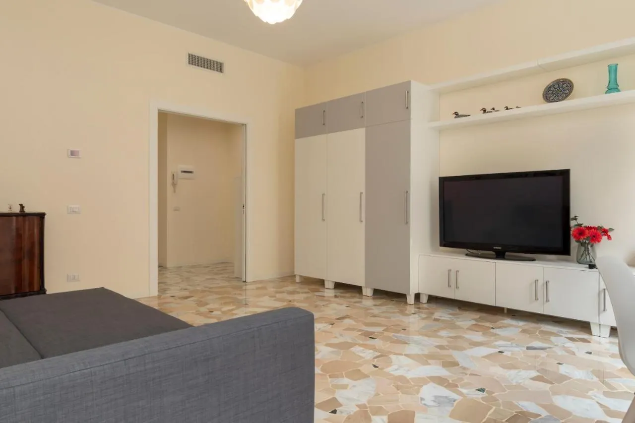 Apartament Joivy Modern 2Bed Flat With Balcony, 250M From M5 Foppa And M2 Sant'Agostino Mediolan Włochy