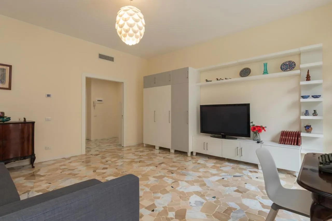 דירות מילאנו Joivy Modern 2Bed Flat With Balcony, 250M From M5 Foppa And M2 Sant'Agostino