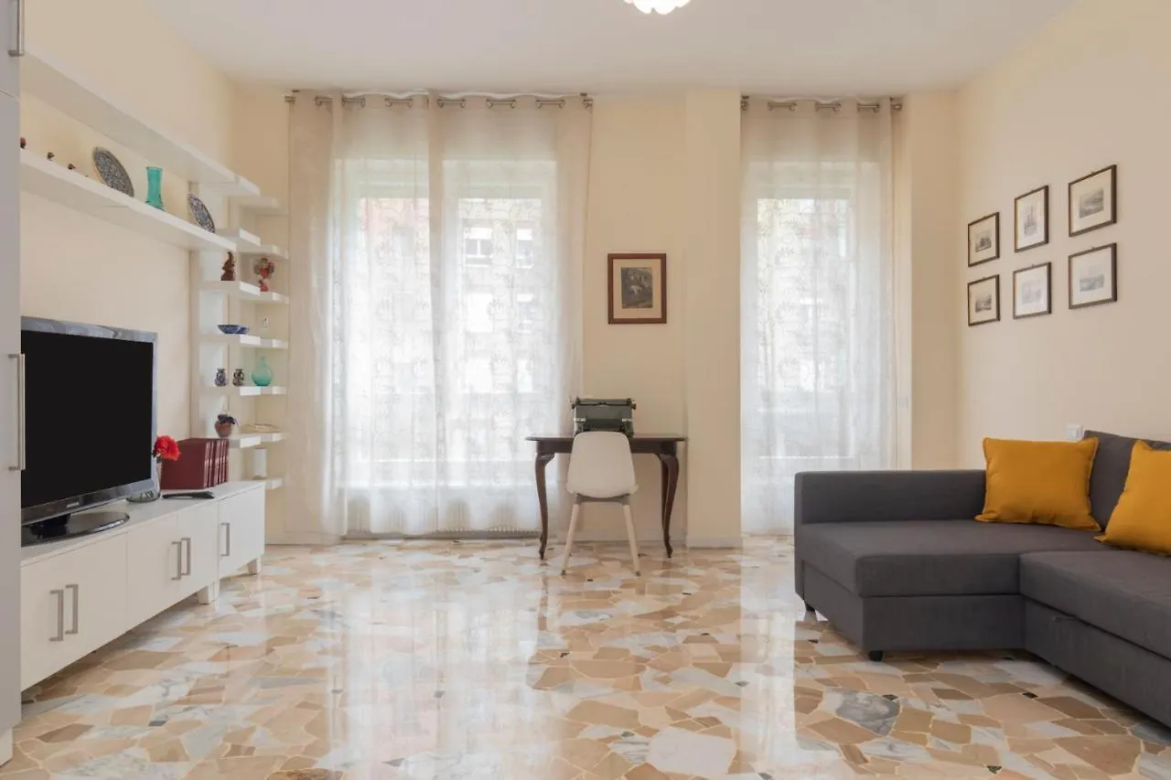 Joivy Modern 2Bed Flat With Balcony, 250M From M5 Foppa And M2 Sant'Agostino Apartment Milan