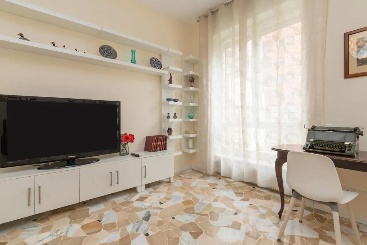 Joivy Modern 2Bed Flat With Balcony, 250M From M5 Foppa And M2 Sant'Agostino Apartment Milan Italy
